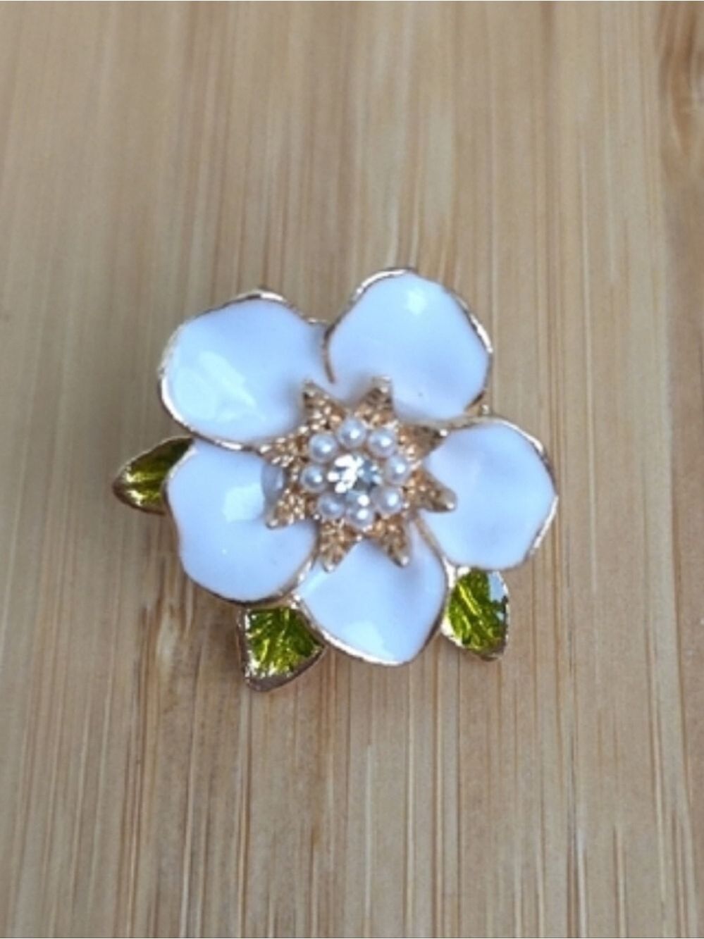 GARDENIA Brooch - White and Gold - Picture 1 of 3